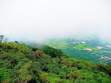 Hình ảnh trên đỉnh núi Bà Đen, Tây Ninh